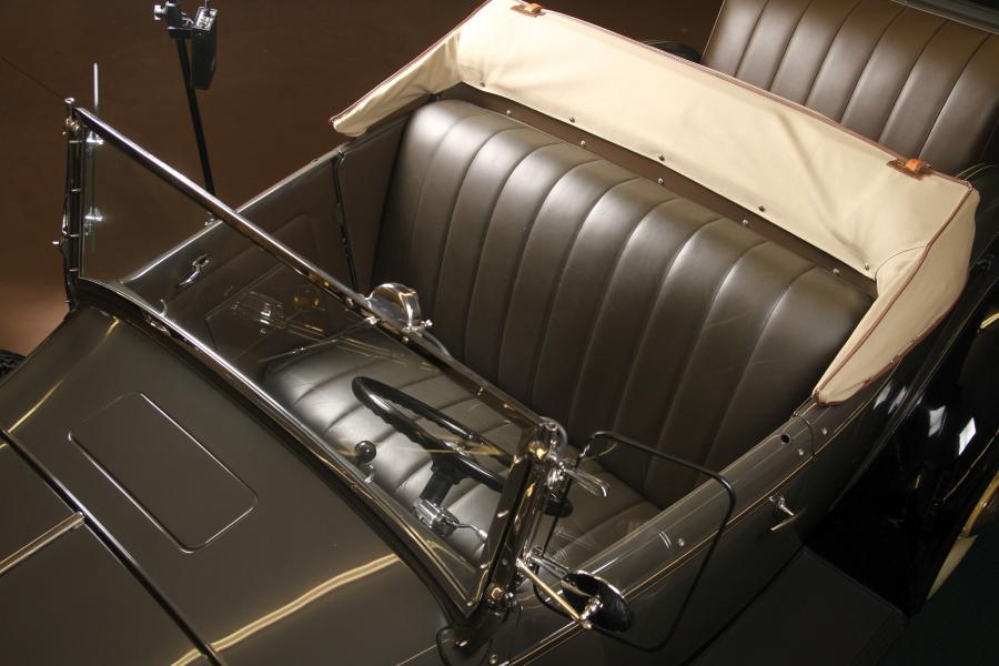  Ford V8 DeLuxe Roadster 1932 года  (фото 8 из 41)
